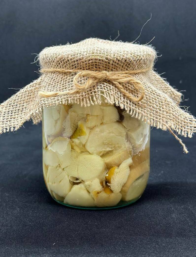 Белые маринованные.