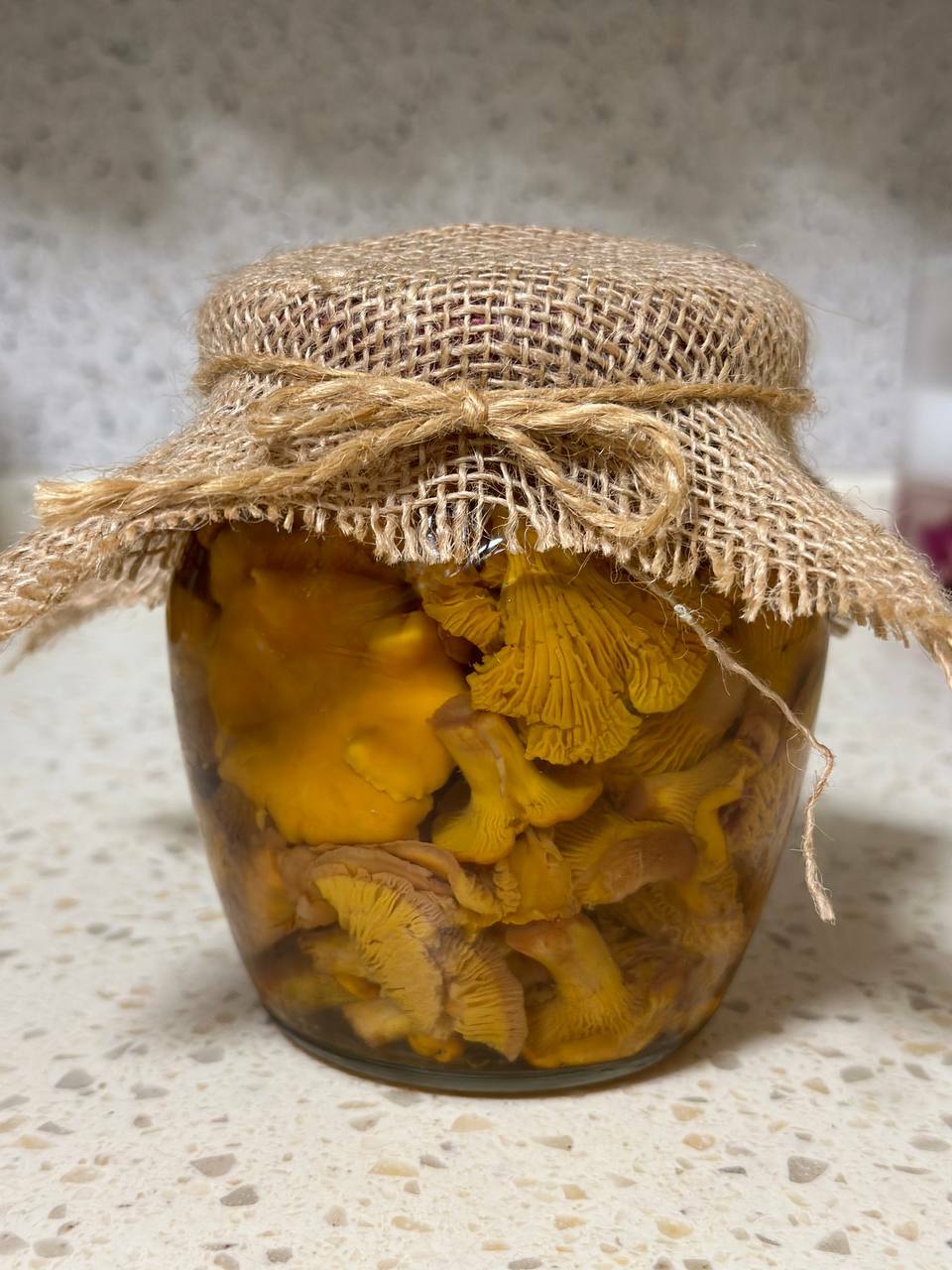 Лисички маринованные